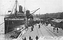 Le Magellan, sortant du port de Bordeaux